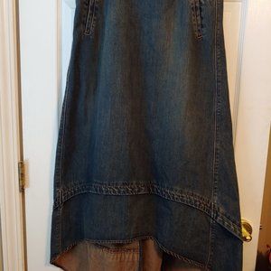 Vintage 90's Gap ladies denim skirt, worn once!!  Size 10, hard to find!